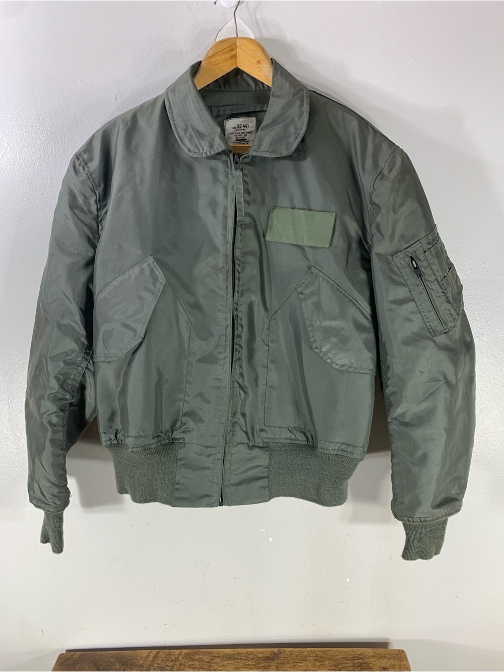 Vintage Military-Style MA-1 Bomber Jacket Olive Green Flight Jacket